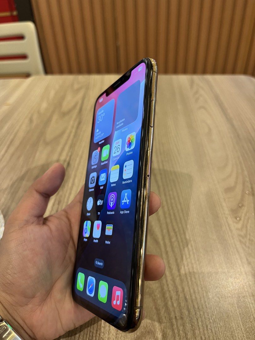 For sale Iphone Xs Max 256GB (Category: iPhone X Series) located in Manila. Submitted by goldenfish.13dc40 (Listing ID 1452004547, Image 2). Description: For sale Iphone Xs Max 256 GB With true tone Face Id issue due to update (common issue sa X series) And ghost touch minsan pero nagagamit siya smooth. smartlocked With Minimal scratches All orig parts walang napalitan Reset all you want Rfs: Need funds and di na nagagamit nakatambak na lang. Ope