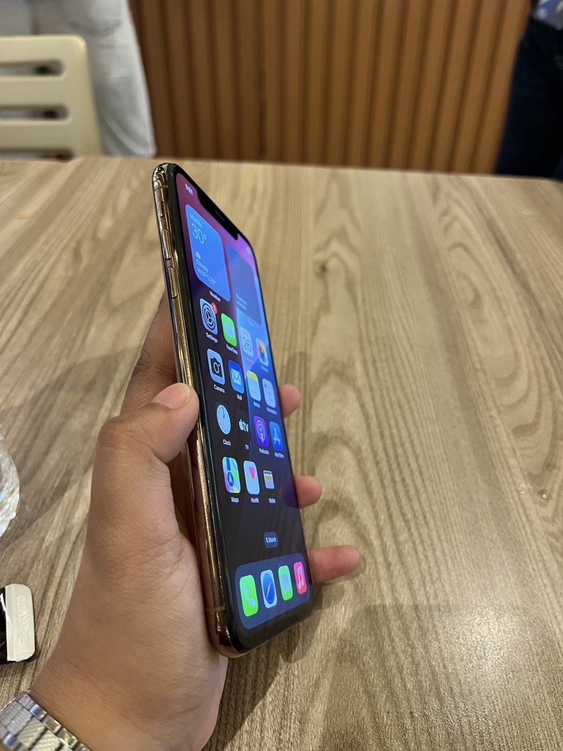 For sale Iphone Xs Max 256GB (Category: iPhone X Series) located in Manila. Submitted by goldenfish.13dc40 (Listing ID 1452004547, Image 3). Description: For sale Iphone Xs Max 256 GB With true tone Face Id issue due to update (common issue sa X series) And ghost touch minsan pero nagagamit siya smooth. smartlocked With Minimal scratches All orig parts walang napalitan Reset all you want Rfs: Need funds and di na nagagamit nakatambak na lang. Ope