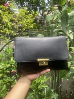 (Category: ) located in . Submitted by baglovers10 (Listing ID 1451936101, Image 1). Description: .