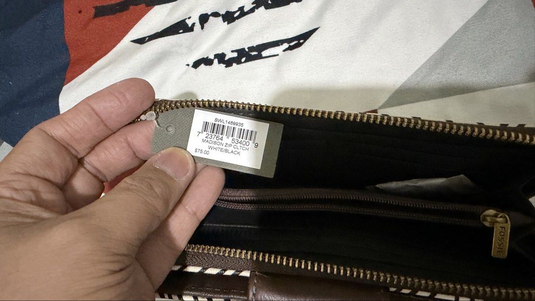 Fossil Long Wallet (Category: Wallets & Card holders) located in Manila. Submitted by ronruiz17 (Listing ID 1452044805, Image 2). Description: Brand new. Bought from Las Vegas. Genuine with price tag.