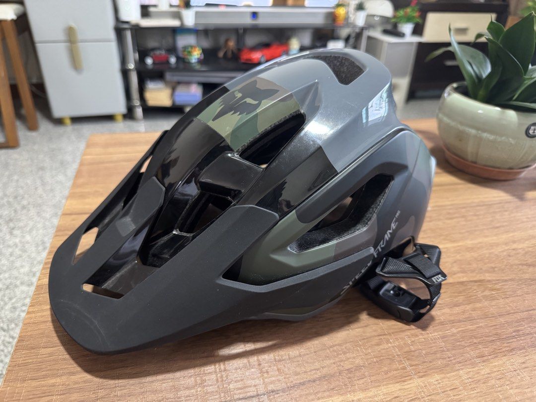 FOX SPEEDFRAME PRO MEDIUM (Category: Parts & Accessories) located in Singapore. Submitted by goodsamaritantrade (Listing ID 1451900721, Image 2). Description: .