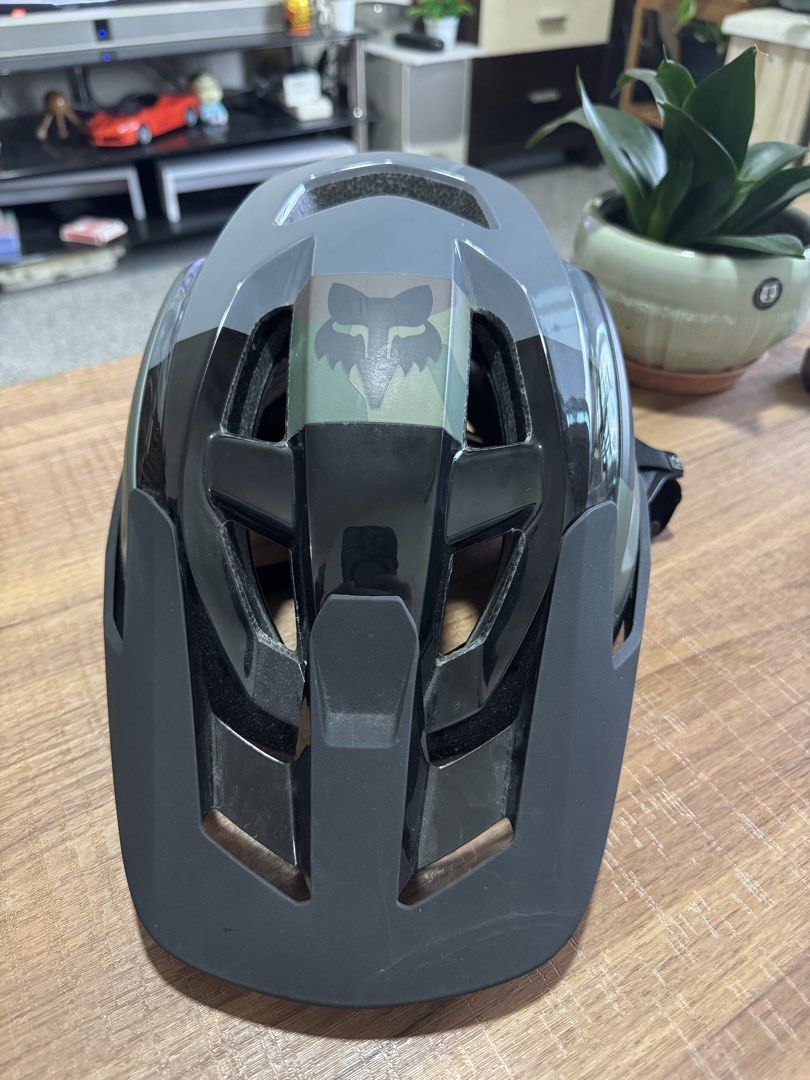 FOX SPEEDFRAME PRO MEDIUM (Category: Parts & Accessories) located in Singapore. Submitted by goodsamaritantrade (Listing ID 1451900721, Image 1). Description: .