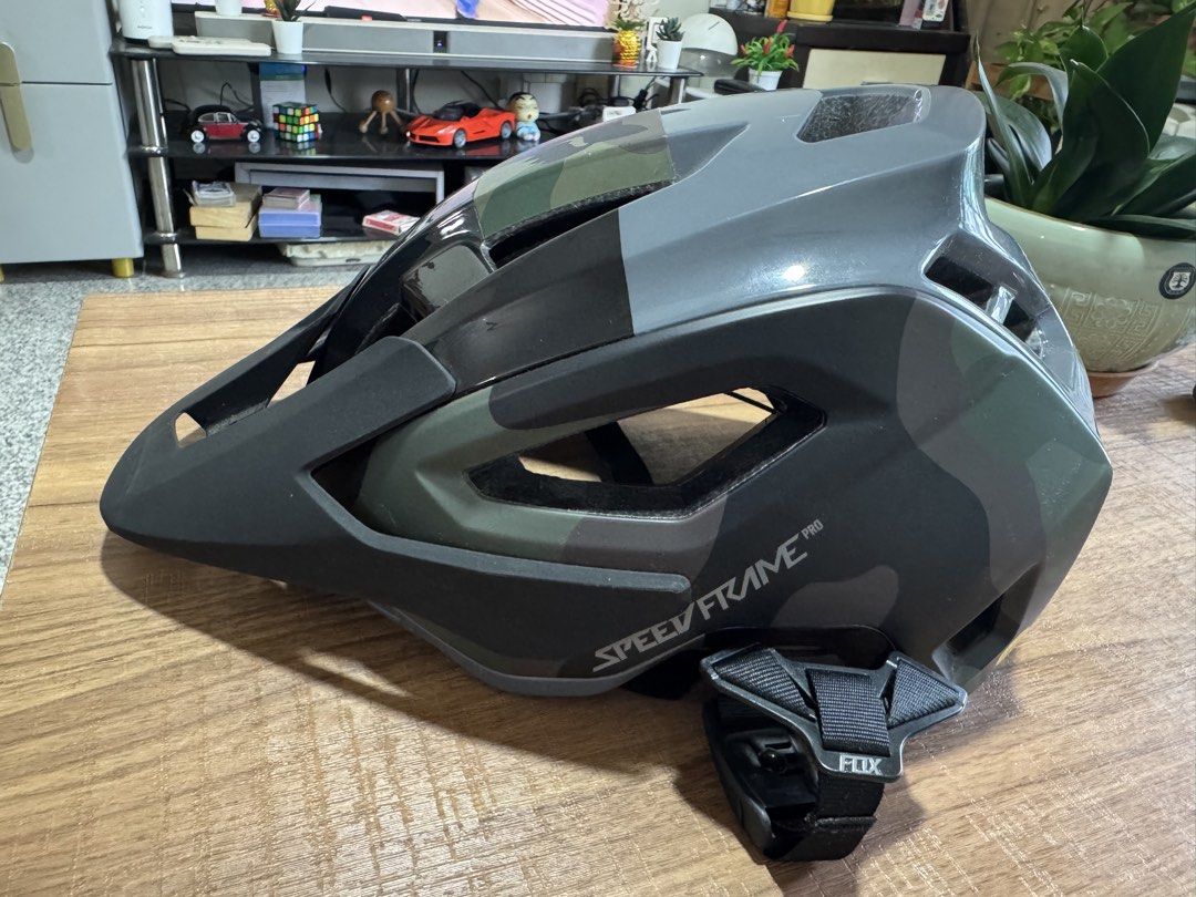 FOX SPEEDFRAME PRO MEDIUM (Category: Parts & Accessories) located in Singapore. Submitted by goodsamaritantrade (Listing ID 1451900721, Image 3). Description: .