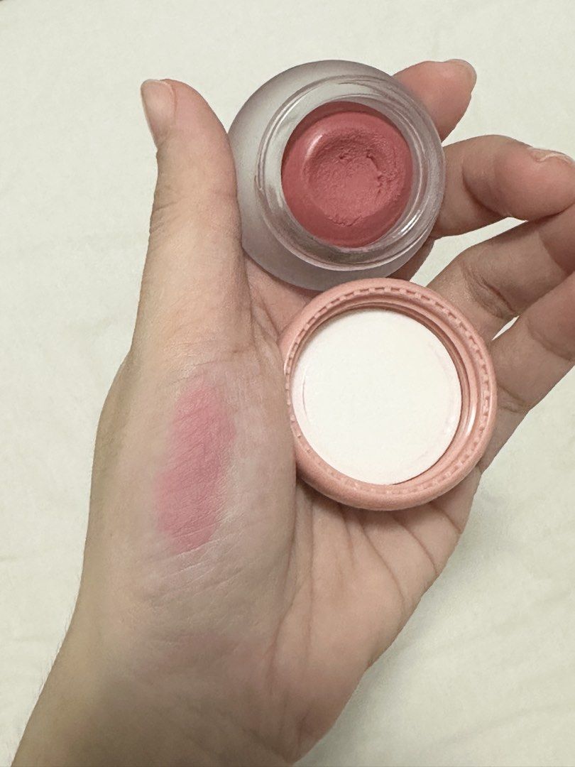 Fwee multi pot Blush (Category: Makeup) located in Quezon City. Submitted by declutterwm3 (Listing ID 1452050454, Image 2). Description: - Cute Fwee blush compact - Includes keychain - Comes with a small applicator - Lovely rosy pink shade - Ideal for on-the-go touch-ups - Soft pink compact color.