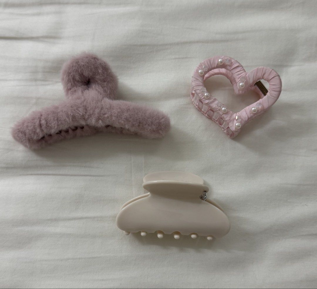 [GIVEAWAY] Cute Hair Claw Clips (Category: Hair Accessories) located in Kuala Lumpur. Submitted by girls_shop_ (Listing ID 1451998658, Image 1). Description: - No pickup, only place order via carousell.