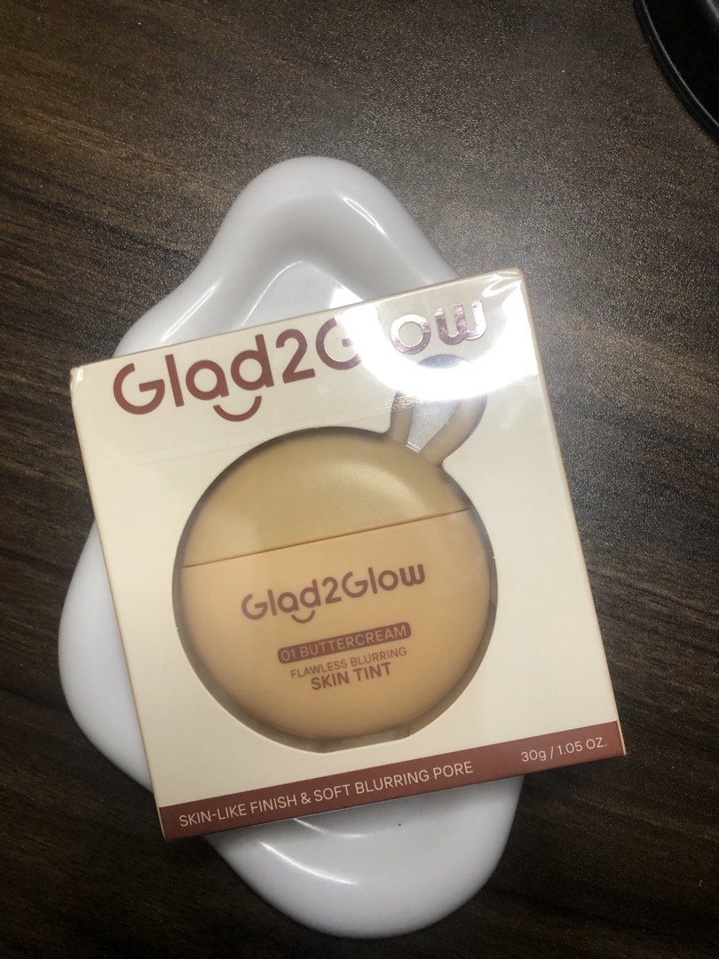 Glad2Glow Skintint (01) (Category: Makeup) located in Manila. Submitted by dedios_cristine (Listing ID 1452090721, Image 1). Description: .