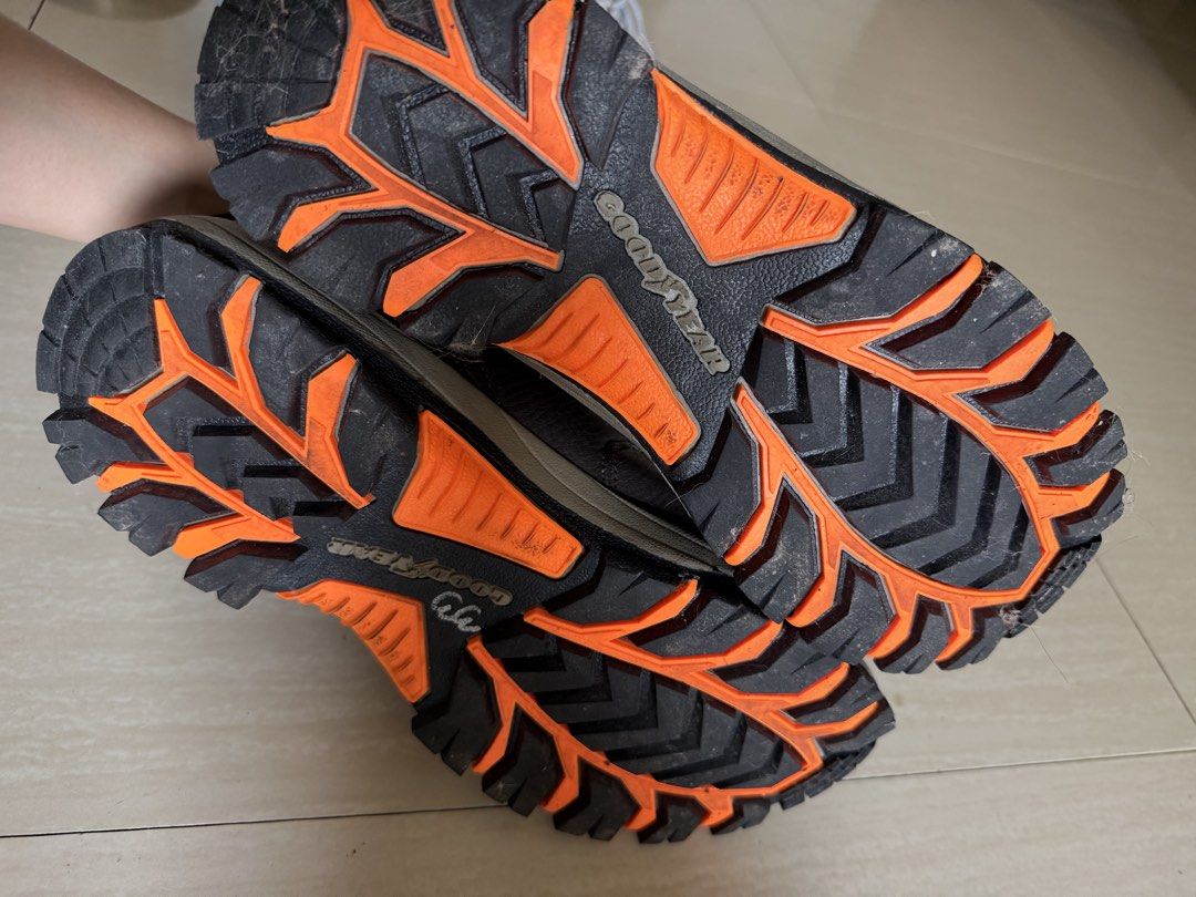 Goodyear Hiking Boots (Dark Brown) (Category: Casual Shoes) located in Mandaluyong City. Submitted by monabananaaa (Listing ID 1451944937, Image 3). Description: Never used but naluma because nakatabi lang Size 9.5 Men’s See last photo for flaw Needs wiping lang.