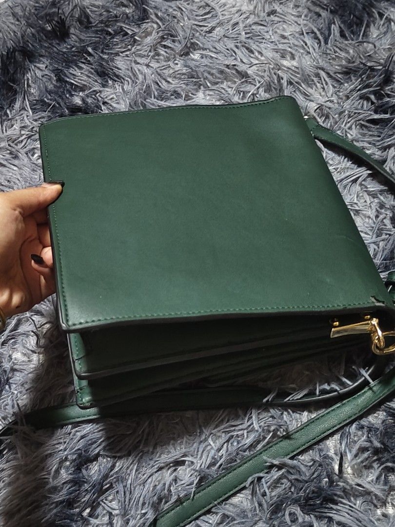 Green Crossbody Bag with Gold Hardware (Category: Luxury Bags & Wallets) located in Manila. Submitted by querobin11 (Listing ID 1452042417, Image 3). Description: - Stylish dark green crossbody bag - Secure flap closure with clasp - Multiple zippered compartments inside for organization - Adjustable and detachable strap for versatile wear - Elegant gold hardware details 240mm x 210mm - Please note: some wear on the edges, as pictured.