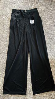(Category: ) located in . Submitted by thriftbyaffizahelmi (Listing ID 1451925324, Image 1). Description: .