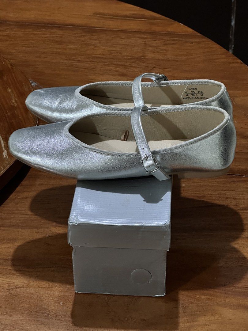 GU Mary Jane Shoes 2025 version (Category: Flats & Sandals) located in Legazpi City. Submitted by ellabasquinas (Listing ID 1451958531, Image 2). Description: GU Mary Jane Shoes 2025 version Bought from Pasabuy Japan Used twice for church only. Size US W 6.5 Rfs: Decluttering.