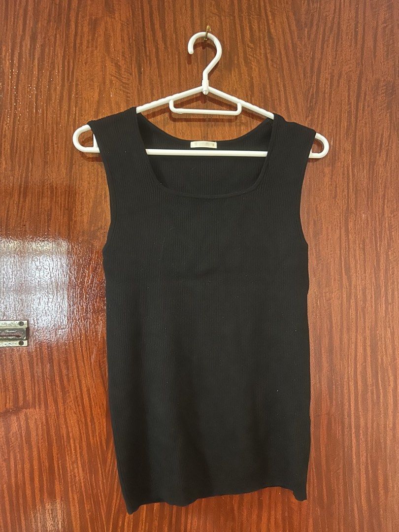 GU Square Neck Sleeveless Tank Top (Category: Sleeveless) located in Quezon City. Submitted by st5ff (Listing ID 1452081583, Image 3). Description: - Basic ribbed tank top - Square neckline - Sleeveless design - Stretchy material for a comfortable fit - Available in light green and black - Versatile for layering or wearing on its own 250 each, get both for 400.