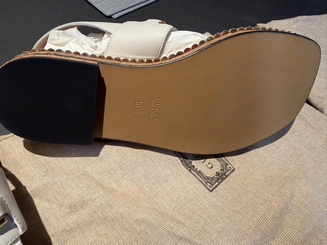 Gucci 涼鞋 （分類：鞋及波鞋）位於 Hong Kong。 由 monsas 提交（商品編號 1452091183，圖片 3）。簡介： 100%真品 37 Eur size 合適 奶白色 未曾穿著外出。