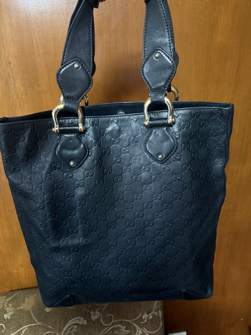 Gucci leather tote bag (Category: Luxury Bags & Wallets) located in Quezon City. Submitted by d8bhk9y4rs (Listing ID 1452014588, Image 1). Description: .