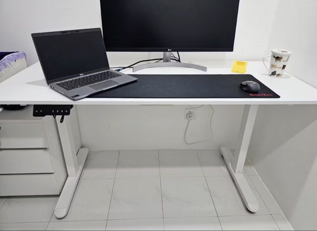 Height adjustable table (Category: Tables & Sets) located in Kuala Lumpur. Submitted by heartlessaudio (Listing ID 1452056105, Image 1). Description: Selling motorized white colour height adjustable table with wood top. Dimension is 140x60cm, with height adjustment from 68cm to 115cm. Condition only used for few months. Selling due to moving out Can self collect in wangsa maju .