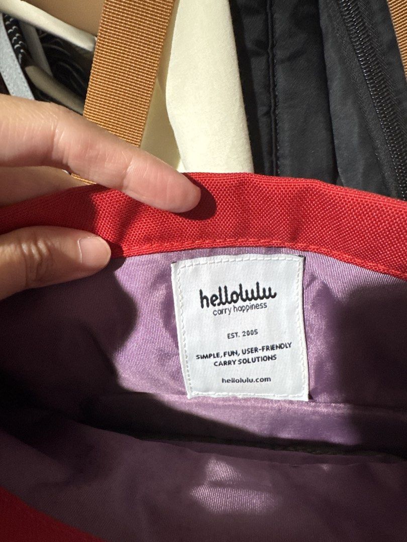 Hellolulu camera bag (Category: Cross-body Bags) located in Singapore. Submitted by pistachiocruffin (Listing ID 1452028326, Image 2). Description: Authentic bag, only used once Condition: 8/10.