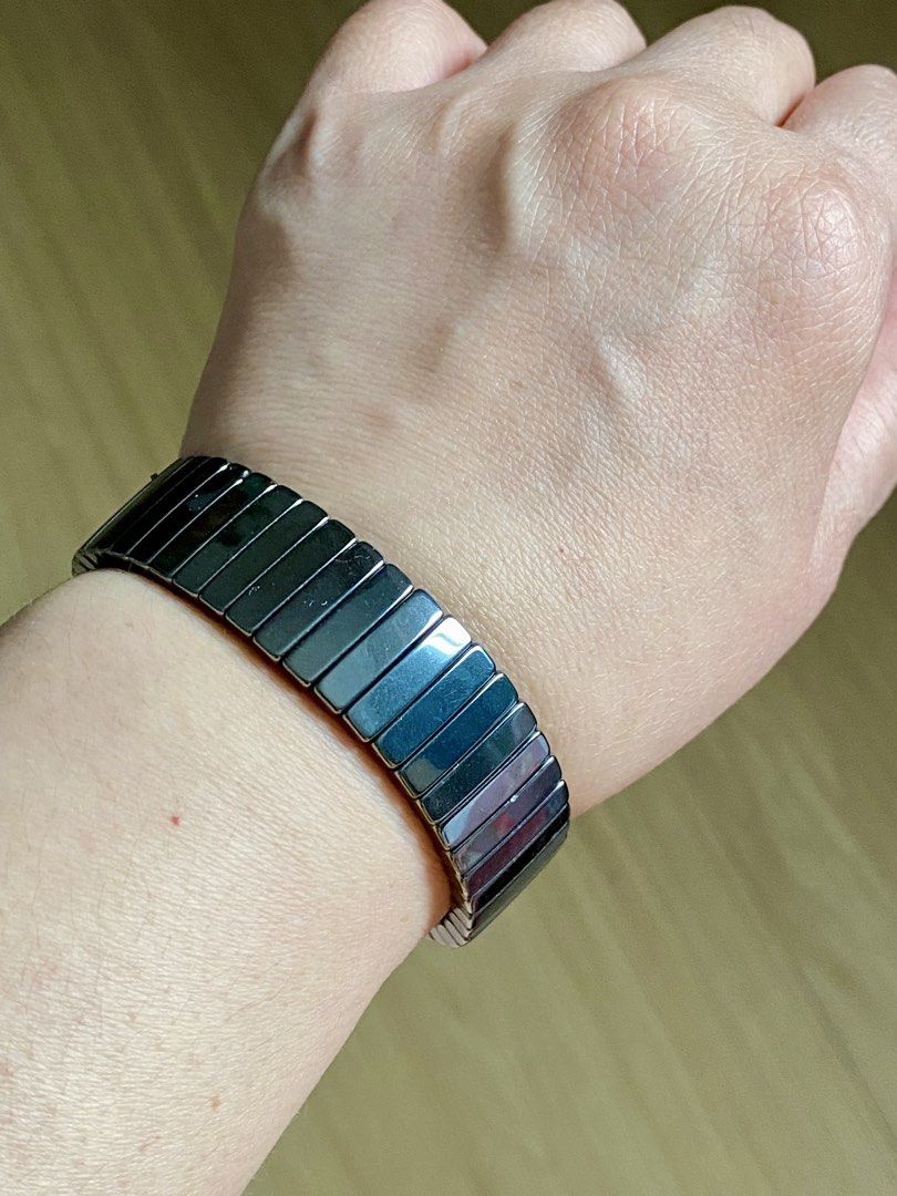 Hematite Stretch Bangle Bracelet (Category: Bracelets) located in Pasig City. Submitted by talaversify (Listing ID 1451984006, Image 2). Description: Semi-precious stone: Hematite Stone size: 15mm Wrist size: 16cm 💠 Natural stone 💠.