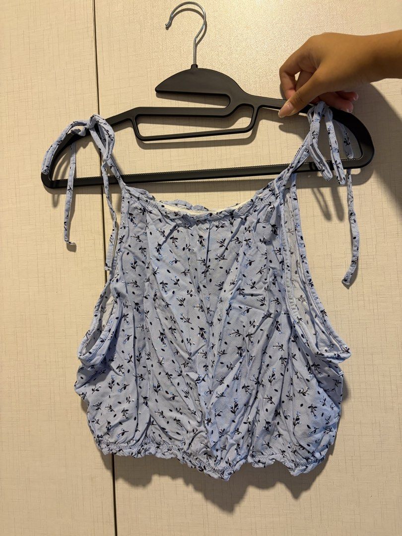 H&M Blue Floral Tie Strap Crop Top (Category: Sleeveless) located in Quezon City. Submitted by sparklingberry (Listing ID 1451985571, Image 1). Description: - Cute blue crop top - Ditsy floral print - Tie-up shoulder straps - Elasticated hem - Lightweight and breezy fabric - Perfect for casual wear or layering.
