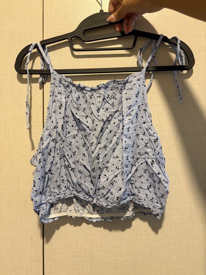 H&M Blue Floral Tie Strap Crop Top (Category: Sleeveless) located in Quezon City. Submitted by sparklingberry (Listing ID 1451985571, Image 3). Description: - Cute blue crop top - Ditsy floral print - Tie-up shoulder straps - Elasticated hem - Lightweight and breezy fabric - Perfect for casual wear or layering.