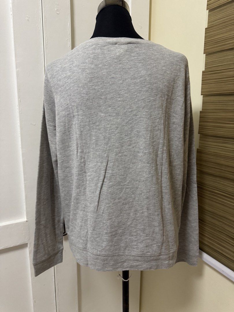 H&M Grey Cat Reindeer Sequin Sweatshirt Size M (Category: Longsleeves) located in Manila. Submitted by milleshoppppp (Listing ID 1452097211, Image 2). Description: - H&M Grey Long-Sleeved Sweatshirt - Features a cute cat graphic with reindeer antlers - Cat adorned with gold and black sequins - Back is plain grey - Material: Cotton and Polyester blend - Ideal for casual wear or holiday events.