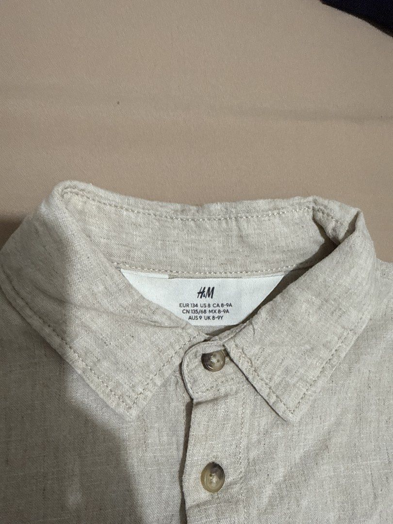 H&M Linen Blend Long Sleeve Shirt (Category: Babies & Kids Fashion) located in Alfonso. Submitted by Lwanderer (Listing ID 1452103197, Image 2). Description: - Light beige H&M shirt - Long sleeves with button cuffs - Single chest pocket - Linen blend fabric - Button-up front - Ideal for casual wear.