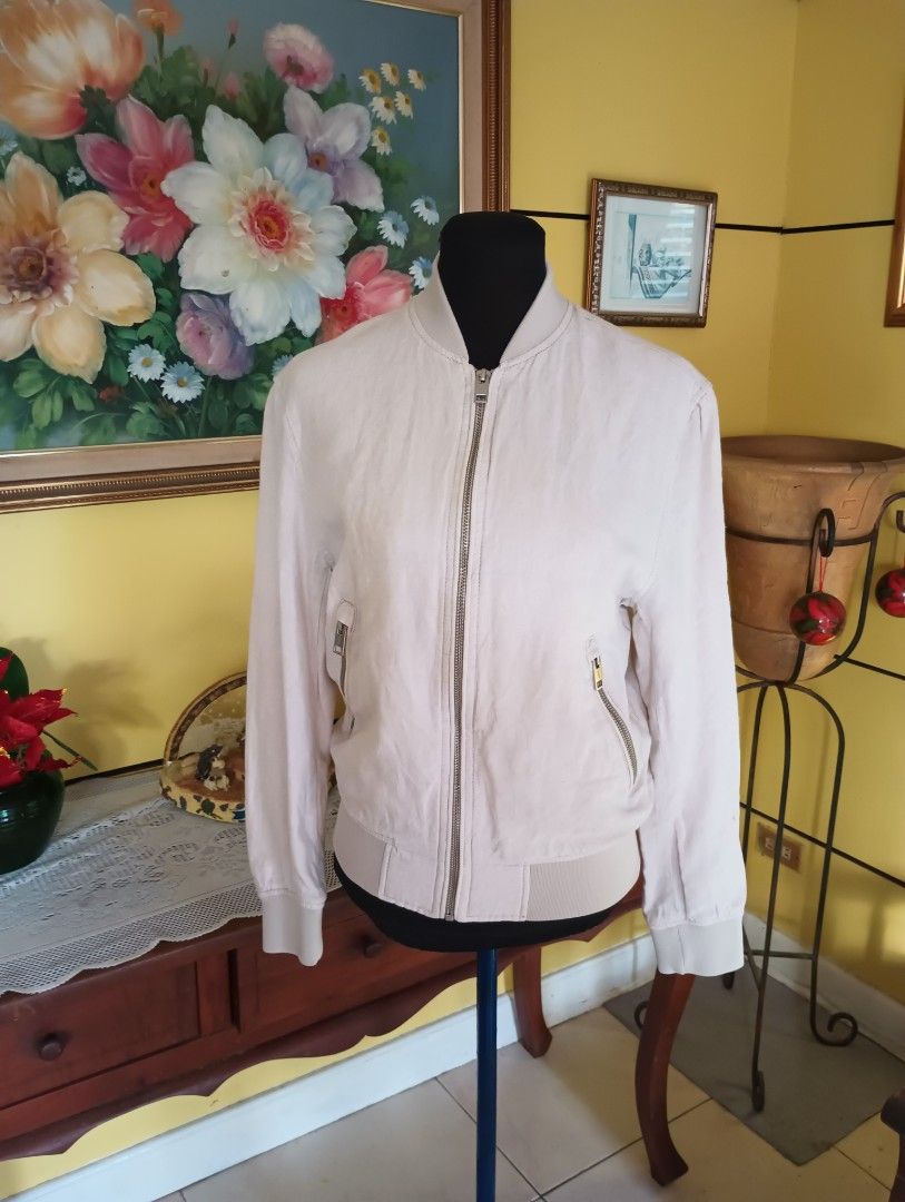 H&M Linen Bomber Jacket (Category: Coats, Jackets and Outerwear) located in Las Pinas. Submitted by preloved_manila (Listing ID 1451914028, Image 1). Description: H&M Linen Size Small Ecru.