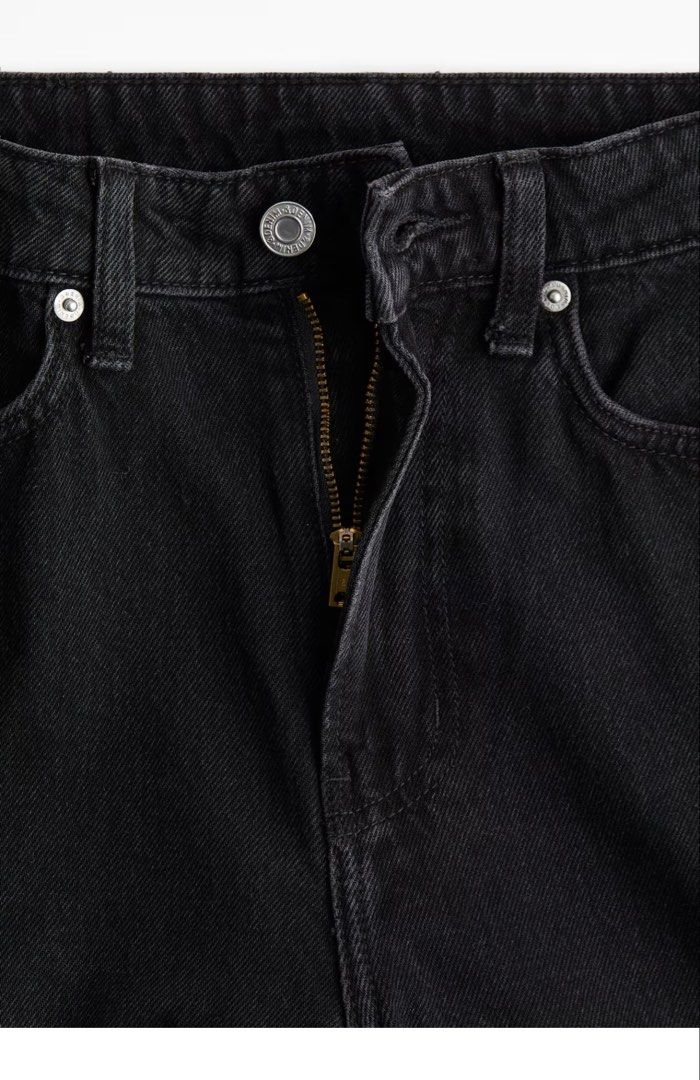 H&M WIDE HIGH WAIST JEANS (Category: Jeans) located in San Mateo. Submitted by cdecluttering_ (Listing ID 1452096836, Image 2). Description: srp: ₱1,790 rfs: too big (twice palang nagamit) size: 28 length - 40 inch.
