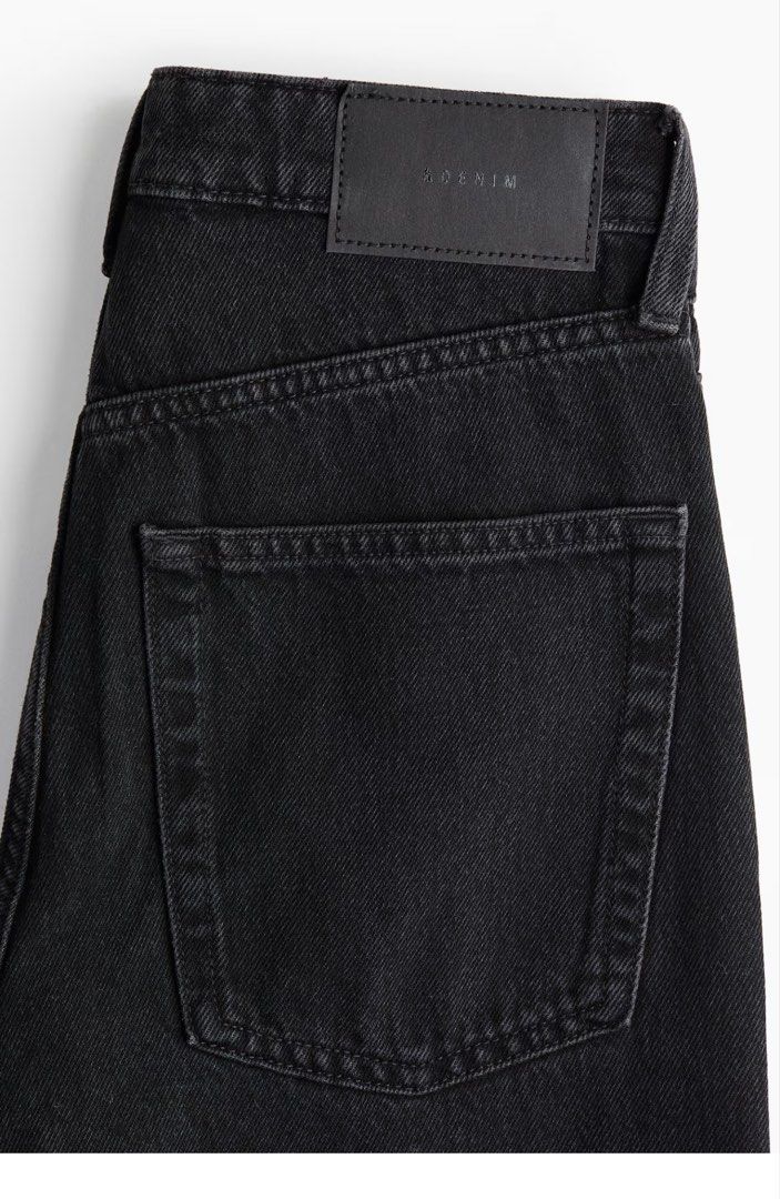 H&M WIDE HIGH WAIST JEANS (Category: Jeans) located in San Mateo. Submitted by cdecluttering_ (Listing ID 1452096836, Image 3). Description: srp: ₱1,790 rfs: too big (twice palang nagamit) size: 28 length - 40 inch.