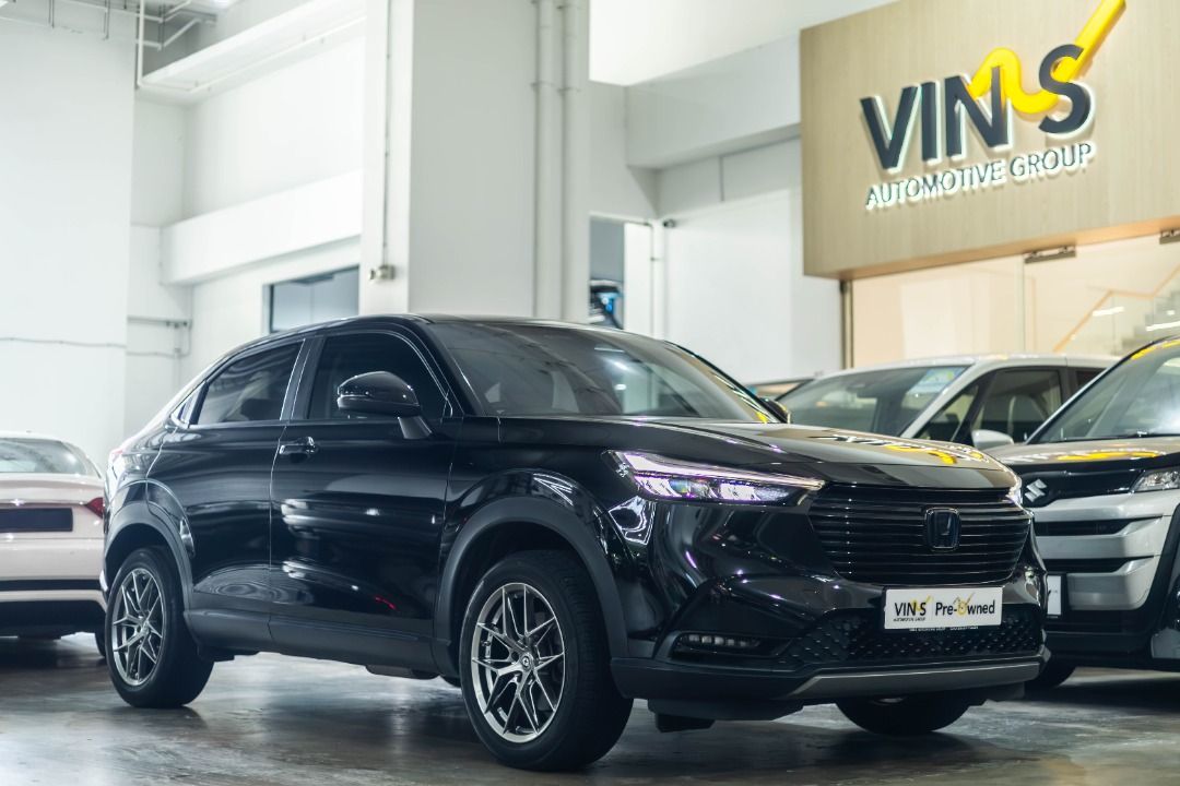 Honda Vezel Hybrid 1.5A e-HEV X Auto (Category: Used Cars) located in Singapore. Submitted by vinsautogroup (Listing ID 1451909468, Image 1). Description: Vehicle Features: Powerful 1.5L iVTEC hybrid engine. CVT transmission. Auto hold function. Auto folding mirror. Honda sensing. Auto Brake. Accessories: LED headlights, Keyless entry and push start, Reverse camera, Bluetooth audio. Honda Sensing! Why Vin's Automotive Group? ✅ 100% loan available