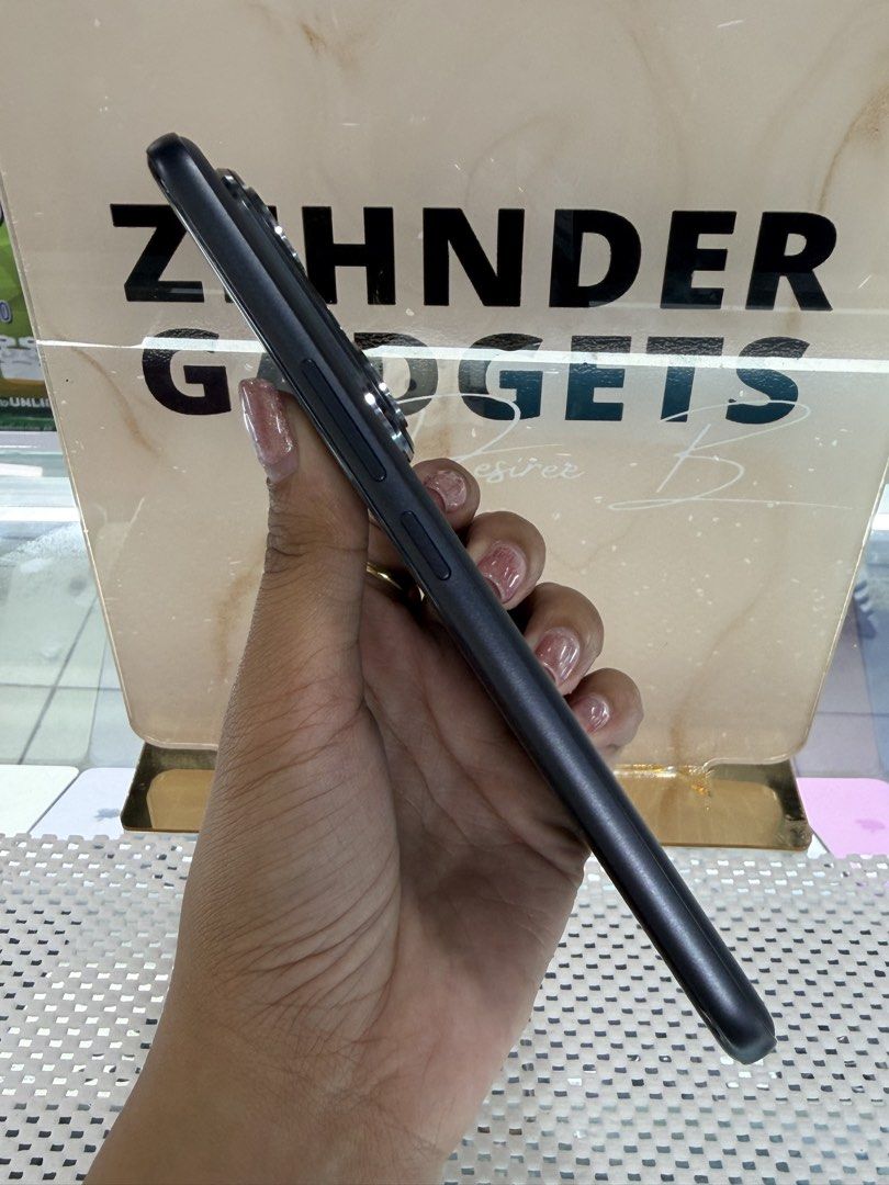 HONOR 400 PRO 12/512GB OPENLINE (Category: Huawei) located in San Juan City. Submitted by desireebayal96 (Listing ID 1451951236, Image 3). Description: HONOR 400 PRO * 12/512GB * OPENLINE * DUAL SIM * 200MP * 5300mAh * 120Hz * SNAPDRAGON 8 GEN 3 * 97% SMOOTH * NO AMOLED BURN * NO ISSUE * NO HISTORY OF REPAIR * WITH BOX SAME SERIAL * UNIT ONLY OPEN FOR COD SAME DAY DELIVERY PLUS SHIPPING FEE MESSAGE ME DIRECTLY FOR MORE INFO Store located📍2nd flo