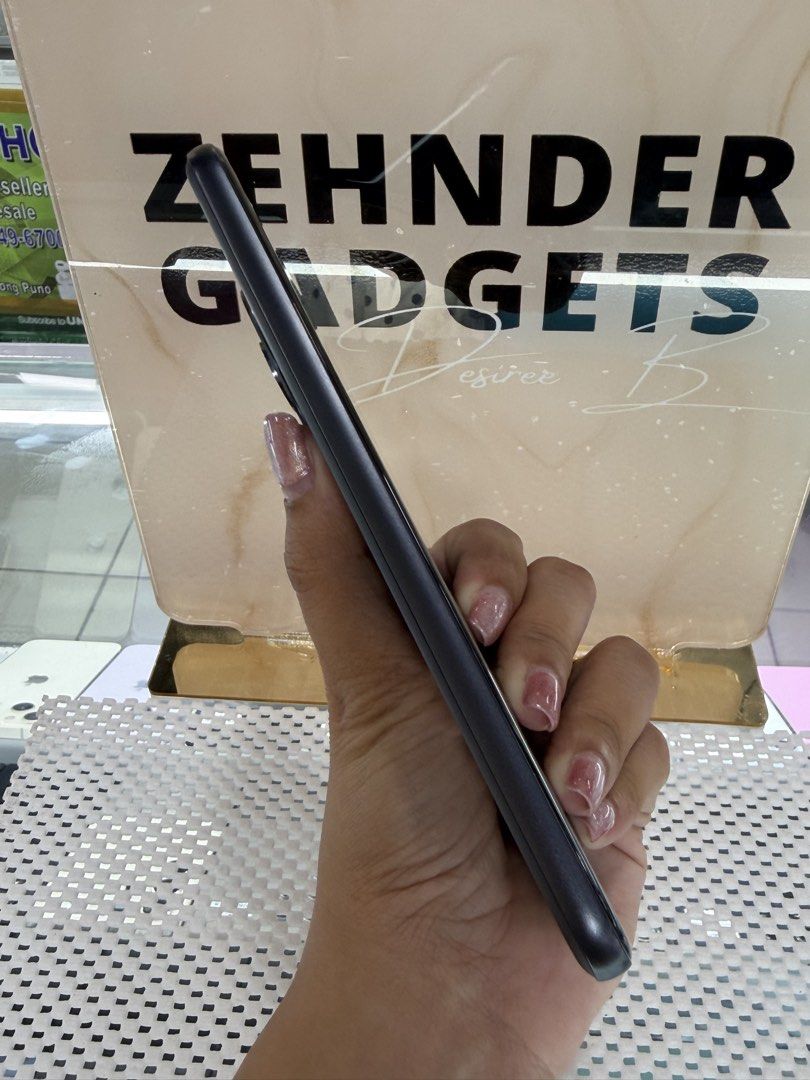 HONOR 400 PRO 12/512GB OPENLINE (Category: Huawei) located in San Juan City. Submitted by desireebayal96 (Listing ID 1451951236, Image 2). Description: HONOR 400 PRO * 12/512GB * OPENLINE * DUAL SIM * 200MP * 5300mAh * 120Hz * SNAPDRAGON 8 GEN 3 * 97% SMOOTH * NO AMOLED BURN * NO ISSUE * NO HISTORY OF REPAIR * WITH BOX SAME SERIAL * UNIT ONLY OPEN FOR COD SAME DAY DELIVERY PLUS SHIPPING FEE MESSAGE ME DIRECTLY FOR MORE INFO Store located📍2nd flo