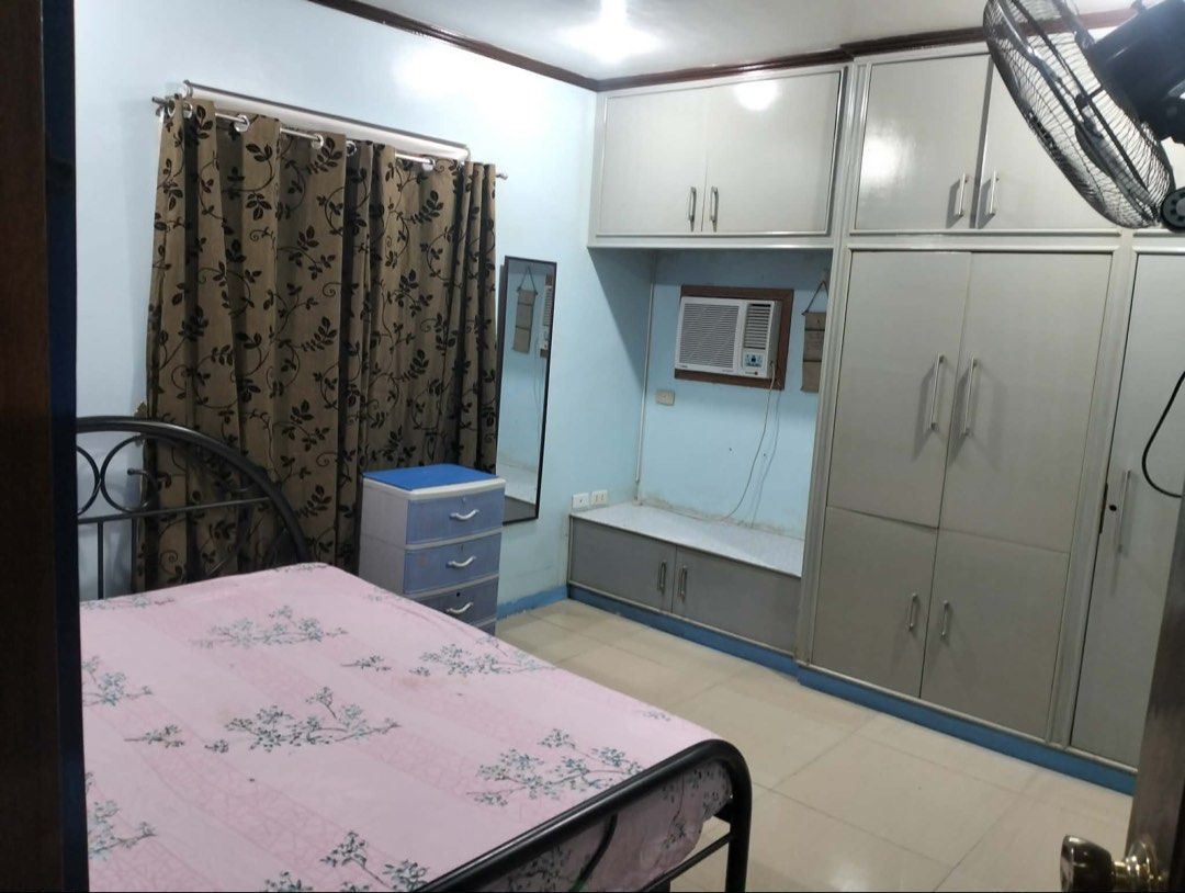 House for rent in Imus,Cavite (Category: House & Lot) located in Imus. Submitted by eric_asi (Listing ID 1451942241, Image 3). Description: - Fully Furnished -3 Bedrooms -2 Bathrooms -water provider: Maynilad PRIME LOCATION: close to schools, public market,and shopping mall - beside Boodle Bilao restaurant -5 minutes walk to The District Imus Ayala Mall and Emilio Aguinaldo Highway - 6 minutes walk to Daang Hari Road Rental Terms: -15,000 per mon
