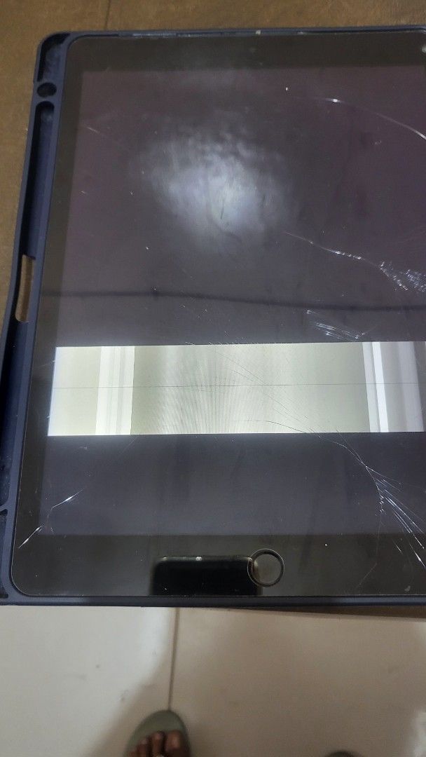 Ipad 9th Gen (Category: iPad) located in Binmaley. Submitted by belindara28009 (Listing ID 1451991878, Image 2). Description: Defect LCD.