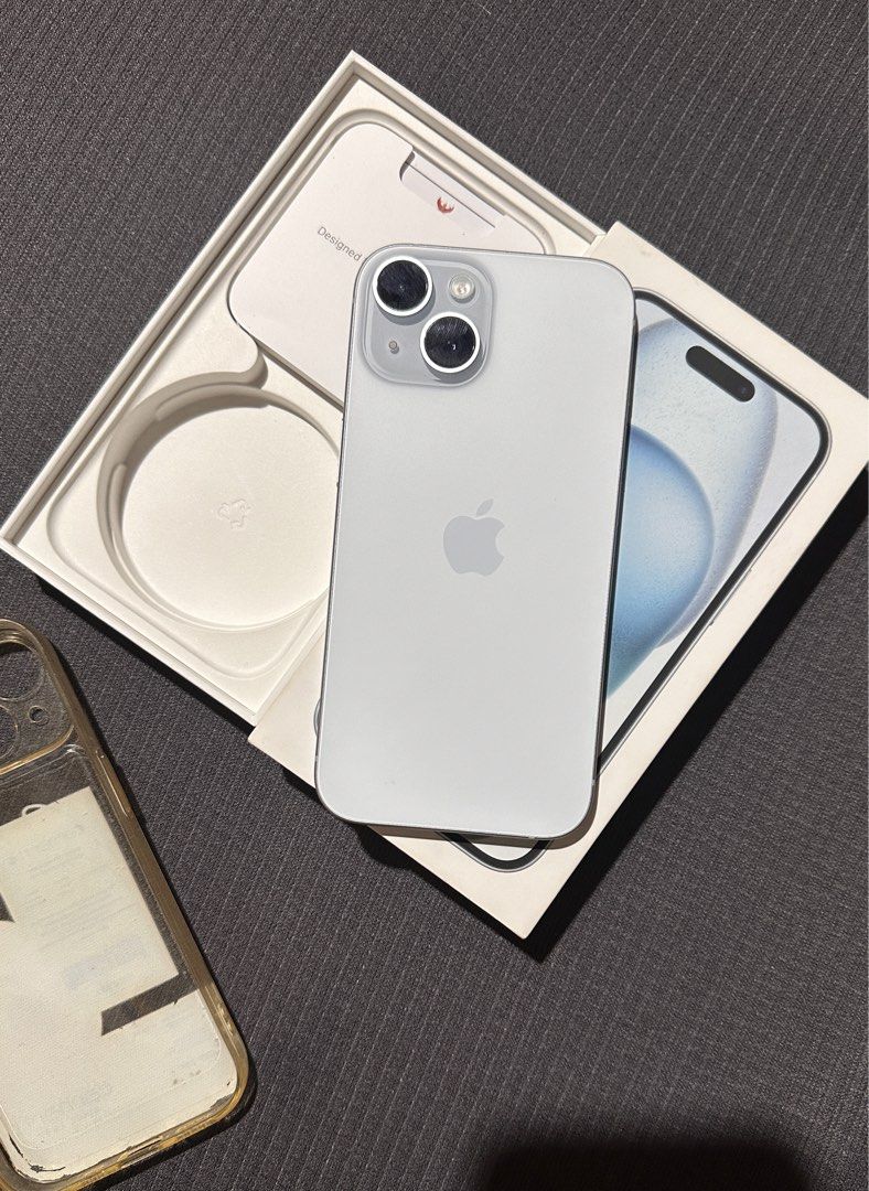 iPhone 15 (Category: iPhone 11 Series) located in Quezon City. Submitted by caloyka19 (Listing ID 1451976083, Image 2). Description: Iphone 15 128gb 76% batt health.