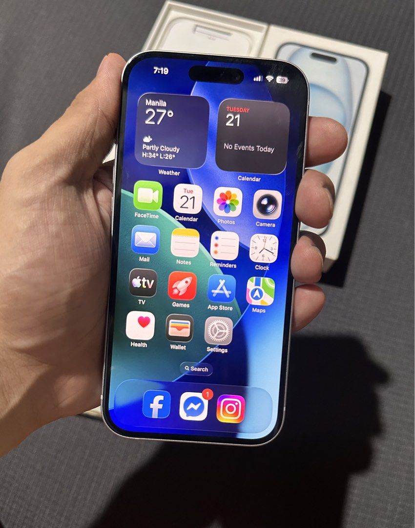 iPhone 15 (Category: iPhone 11 Series) located in Quezon City. Submitted by caloyka19 (Listing ID 1451976083, Image 3). Description: Iphone 15 128gb 76% batt health.
