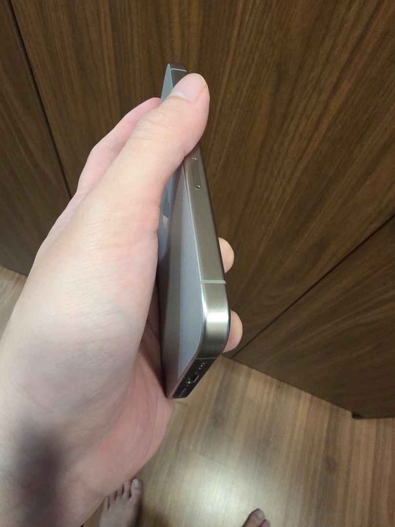 iPhone 15 pro (Category: iPhone 15 Series) located in Shah Alam. Submitted by watch.kit.125 (Listing ID 1452105107, Image 3). Description: superb condition, not many scratches. comes with box and cable.