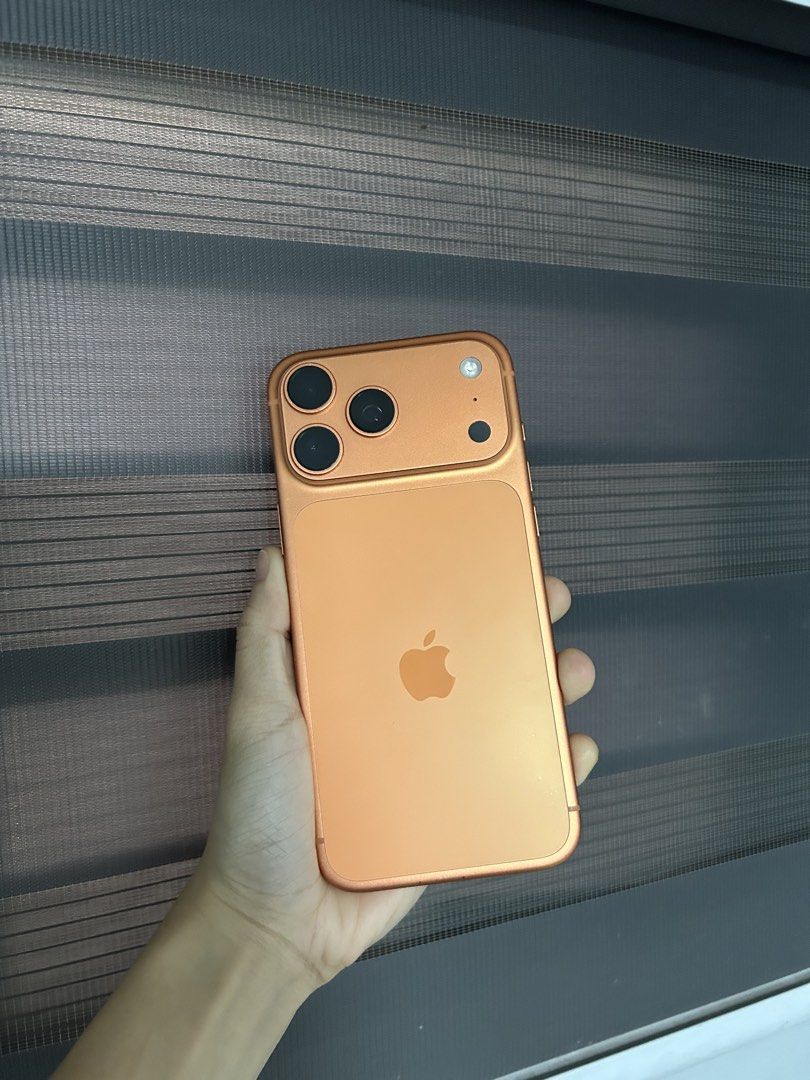 Iphone 17 pro max 256gb FU FOR SWAP ONLY (Category: iPhone 17 Series) located in Makati City. Submitted by shoshon (Listing ID 1451994794, Image 2). Description: Complete No issue Sign of usage only (case marks) 256gb Factory unlock For swap sa lower unit with add cash.