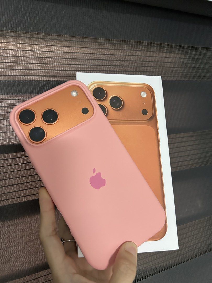 Iphone 17 pro max 256gb FU FOR SWAP ONLY (Category: iPhone 17 Series) located in Makati City. Submitted by shoshon (Listing ID 1451994794, Image 1). Description: Complete No issue Sign of usage only (case marks) 256gb Factory unlock For swap sa lower unit with add cash.