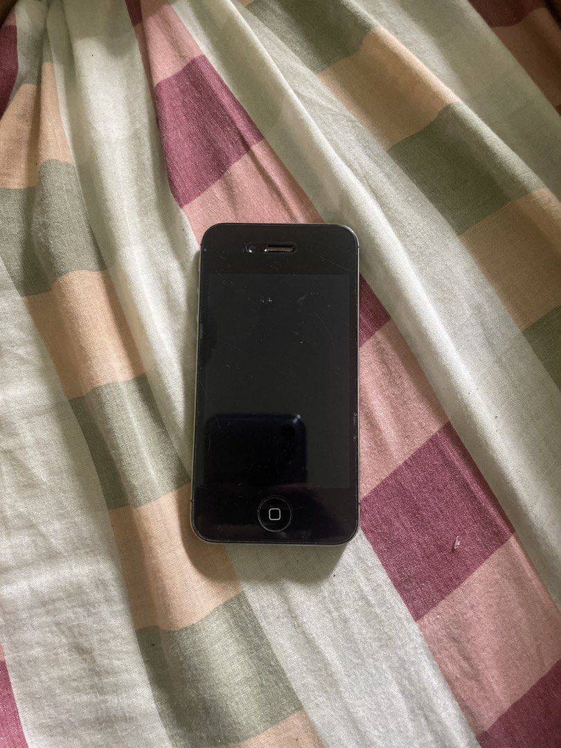 Iphone 4 (Category: Others) located in Quezon City. Submitted by Jkmendoza (Listing ID 1451967478, Image 1). Description: - iPhone 4 - Color: Black - Condition: Good - Classic Apple design -No available charger to test, but was working well before .