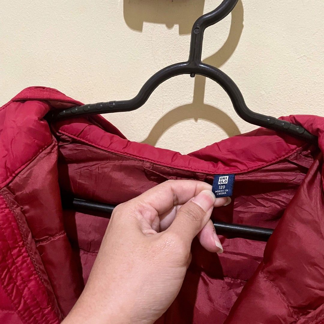 Jacket Uniqlo puffer Hoodie red jaket anak merah warm padded pufftech kids (Kategori: 4 hingga 7 tahun) berada di Jakarta Timur. Dikirim oleh dineicolls (ID iklan 1452067823, Gambar 2). Deskripsi: SUDAH HARGA NETT YAA ‼️ NEGO TIDAK DI RESPON😊 cakepp bgtt warna merah, jarang ada dapet 🤩. usia 6-8thn (ukur ld) LD: 82cm , P: 46cm nb: warna mgkin ada sedikit perubahan perbedaan warna di foto karna pengaruh pencahayaan, kamera & layar cahaya hp masi