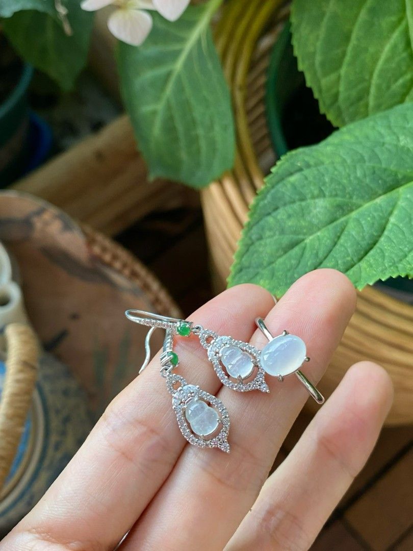 Jade ring +earrings (Category: Rings) located in Singapore. Submitted by house9jade (Listing ID 1452024907, Image 3). Description: 超值💰$269 冰蛋面925银戒指和耳勾，无纹裂的，冰透透，包a，支持全国复检，不是a随时退..