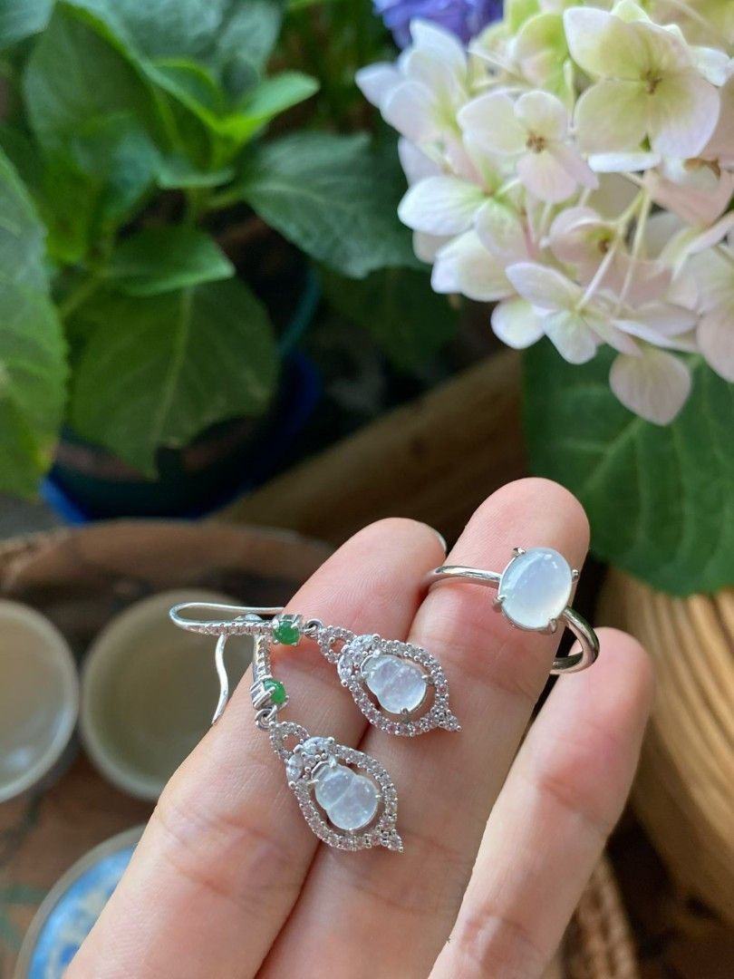 Jade ring +earrings (Category: Rings) located in Singapore. Submitted by house9jade (Listing ID 1452024907, Image 2). Description: 超值💰$269 冰蛋面925银戒指和耳勾，无纹裂的，冰透透，包a，支持全国复检，不是a随时退..