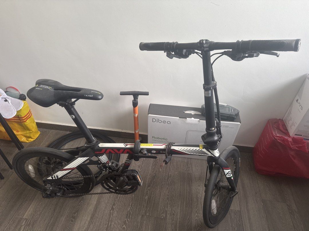 JAVA Folding Bicycle (Category: Bicycles) located in Singapore. Submitted by stanley.loh.862 (Listing ID 1451910819, Image 1). Description: Java Fit 18 Speed 20” Foldable Internal cabling alloy foldable frameset. Shifter: Deca Front derailleur: Deca Rear derailleur: Deca Crankset: 43-52T – 2 Speed – Deca Hollow Crank. Cassette: SunShine 11-28T- 9 speed. Brakes: Deca String Actuated Hydraulic Brakes. Chain: KMC 9 Speed Chain Wheelset: 20” DECAF 40