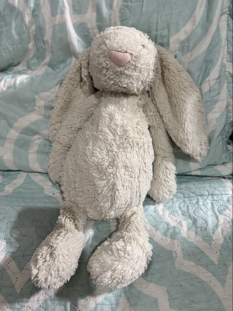 ⊹ ࣪ ˖ jellycat bashful bunny in large (Category: Plushies & Soft Toys) located in Quezon City. Submitted by qlindaupland (Listing ID 1451949172, Image 2). Description: bought here on carousell cannot guarantee authenticity payment method: gcash only shipping shouldered by buyer.