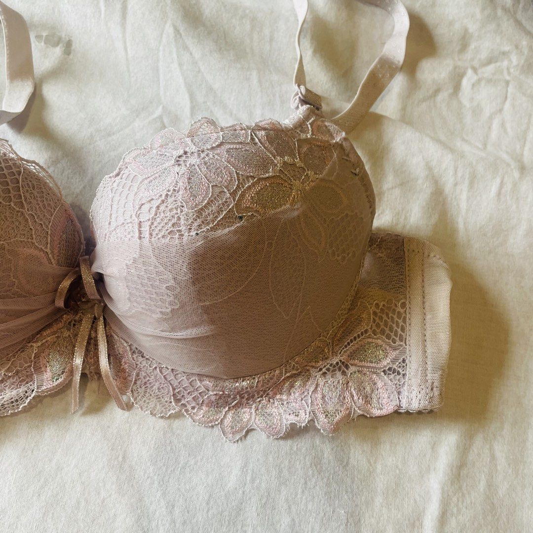 Jinuo Bra Size 34/75 Pink Lace Push-up Padded Underwire (Category: Undergarments & Loungewear) located in Quezon City. Submitted by shelved (Listing ID 1451908223, Image 2). Description: - Pink lace push-up bra - Size: 34/75 - Underwire for excellent support - Adjustable straps for a perfect fit - Charming small bow detail at the front - Ideal for comfortable everyday wear.
