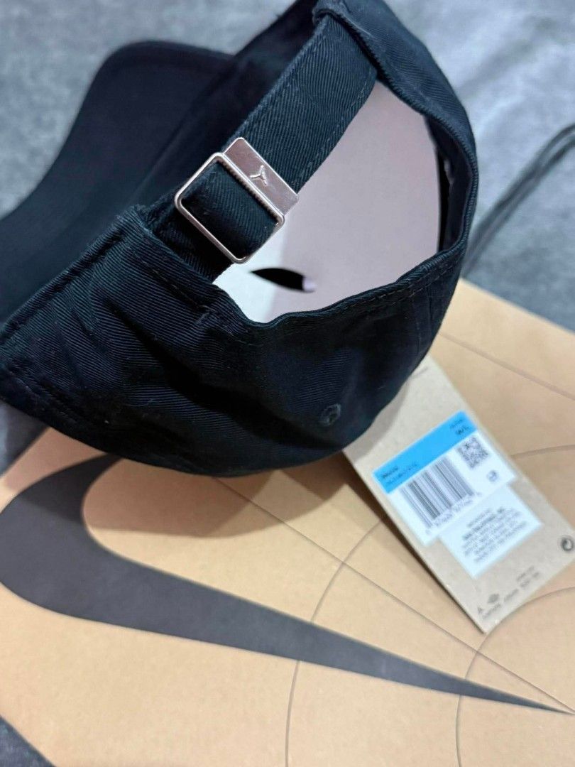 Jordan Jumpman Club Cap Black (Category: Caps & Hats) located in Manila. Submitted by collection2024 (Listing ID 1452032675, Image 3). Description: - Authentic Black Jordan Cap - White Jumpman Logo - Size: M/L - Brand New with Original Tags and Bag - Purchased from Nike - Ideal for Everyday Wear - Classic and Stylish - Unisex -PaperBag is not Included ❌️ Original price from Nike Outlet- 895 Selling it for -750+ SF✅️ Loc. San Mateo Rizal.
