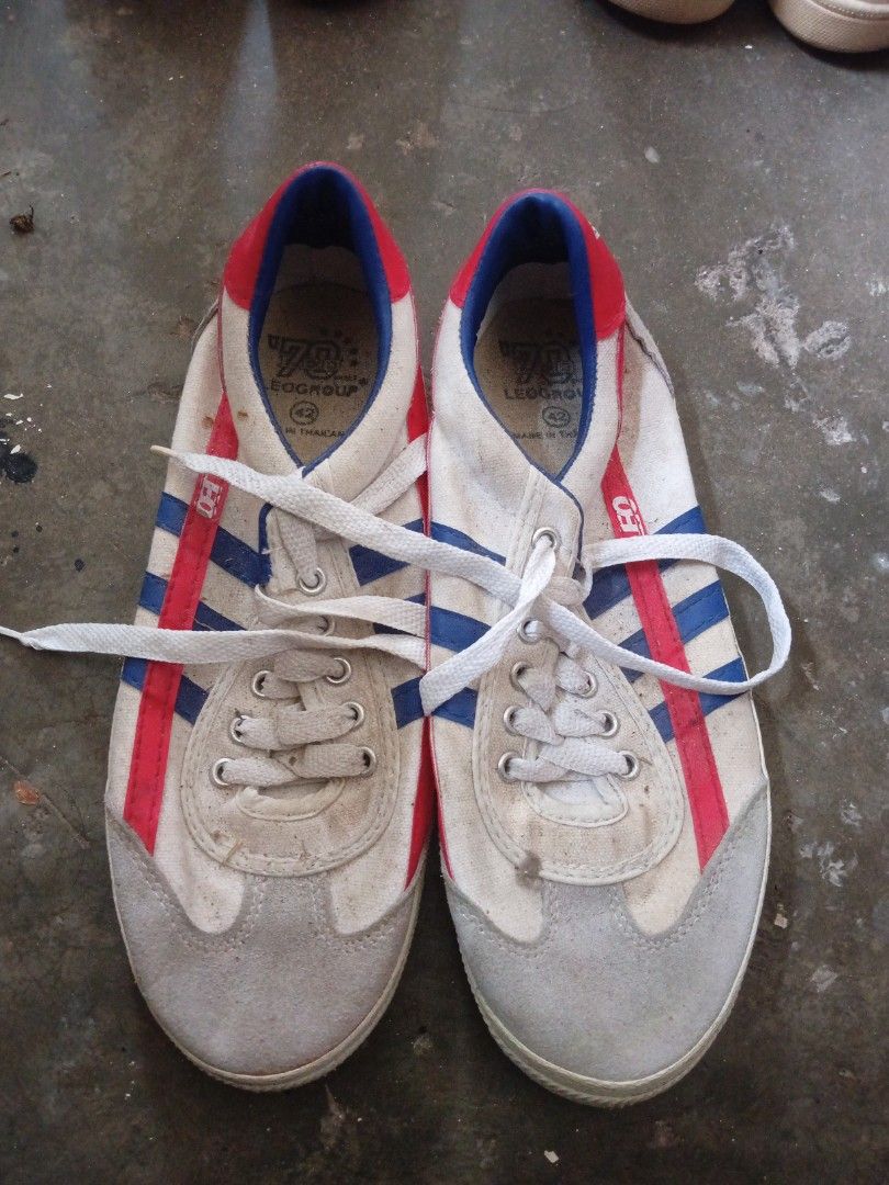 Kasut Bundle (Category: Sneakers) located in Kuala Lumpur. Submitted by merang_ (Listing ID 1451907699, Image 3). Description: Kasut Bundle Well Used. Letgo. Black Sneaker Size 41 - RM10 Futsal Leo Size 42 - RM5 White Puma Sneaker Size 42 - RM10 High Cut Converse White Size 42 - RM10 Caterpillar Boot Size 41 - RM30.