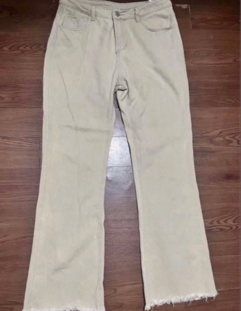 Khaki Cream Beige Flare Jeans 32 (Category: Jeans) located in Rizal. Submitted by cassappl (Listing ID 1451990791, Image 2). Description: - Khaki wide leg jeans - High waisted fit - Frayed hem detail - Super comfy and stylish - Great for casual outfits - Easy to wear everyday.