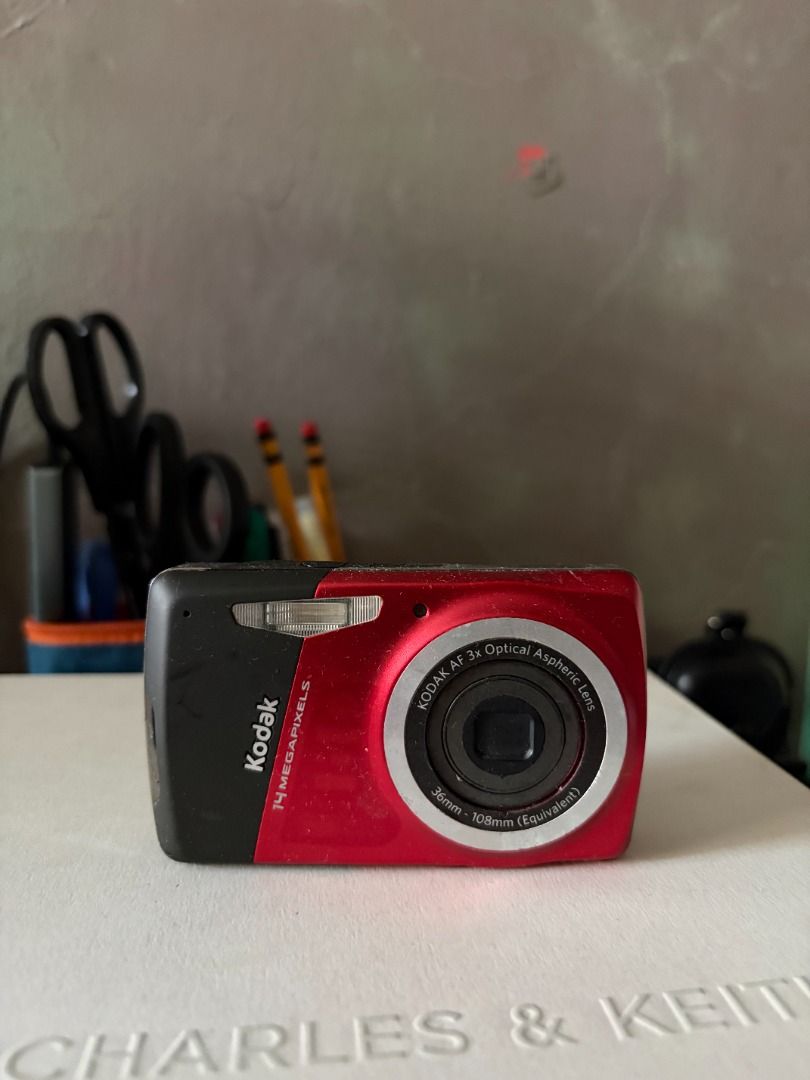 Kodak EasyShare M530 Digital Camera (Category: Cameras) located in Manila. Submitted by biancadpaz (Listing ID 1451915881, Image 1). Description: Kodak EasyShare M530 Digital Camera SAMPLE PHOTOS PROVIDED! Vintage point-and-shoot digital camera Bought as pre-owned via pasabuy from Vietnam Fully functional and takes photos/videos with no issues Great for the nostalgic Y2K/CCD digital camera aesthetic INCLUSIONS: Battery Battery Charger 16GB Transc