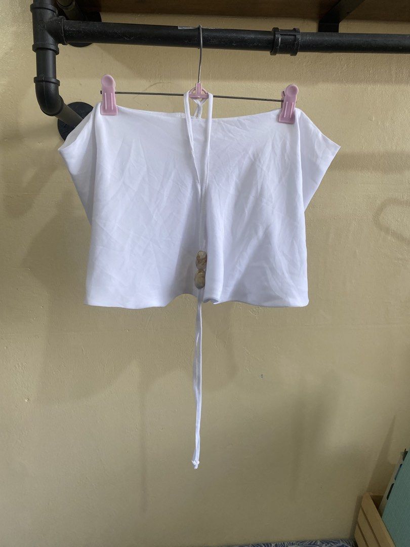 KOOKAI White Ruched Halter Neck Top (Category: Sleeveless) located in Makati City. Submitted by slickthingsph (Listing ID 1452026175, Image 2). Description: - White halter neck top from KOOKAI - Features a ruched front with drawstring detail - Ties at the back for an adjustable fit - Made from delicate 100% polyester fabric - Slight discolouration on inner strap area (please check photos for details).