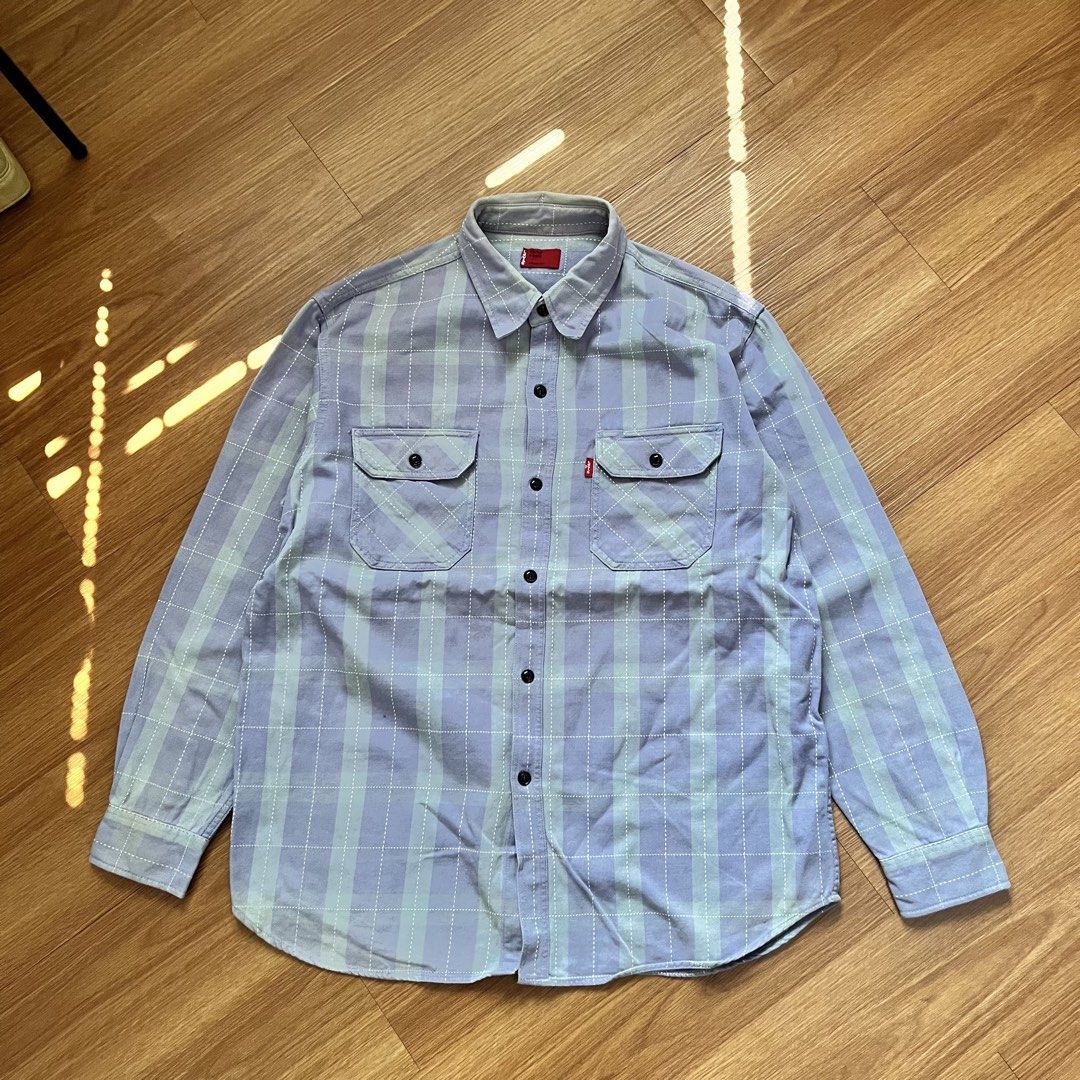 Levi’s plaid flanel shirt (Kategori: Atasan) berada di Tangerang. Dikirim oleh pridestuff.id (ID iklan 1451997228, Gambar 1). Deskripsi: Levi’s heavy flanel plaid shirt! Size: XL (76x60).